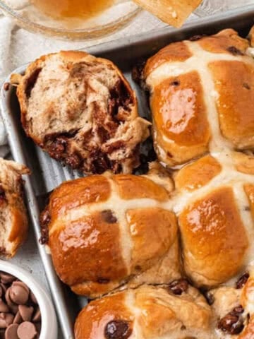 chocolate chip hot cross buns