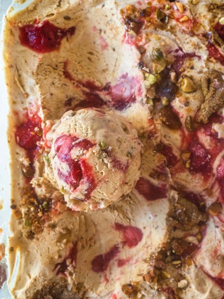 no churn pistachio strawberry ice-cream