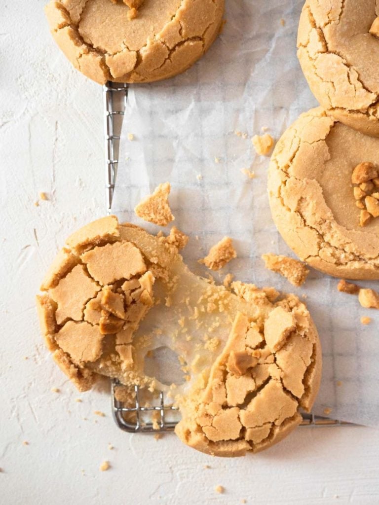 Peanut butter cookies filled with mochi