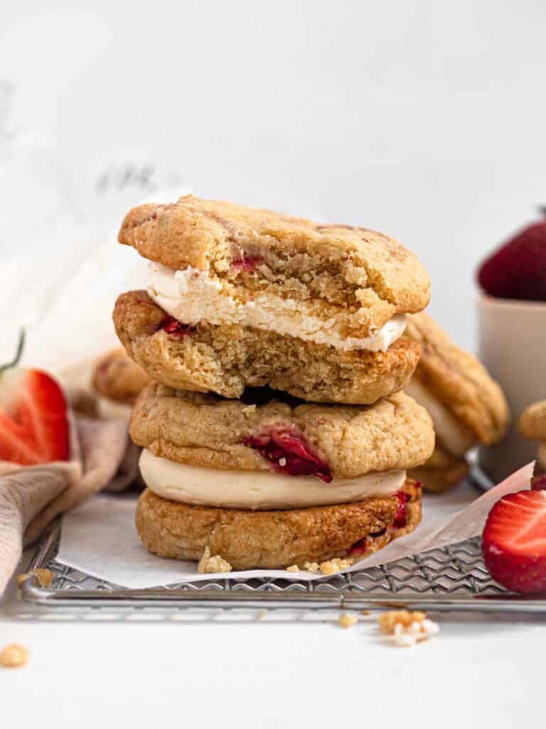 Fresh strawberry cookie sandwiches with lemon cheesecake filling 