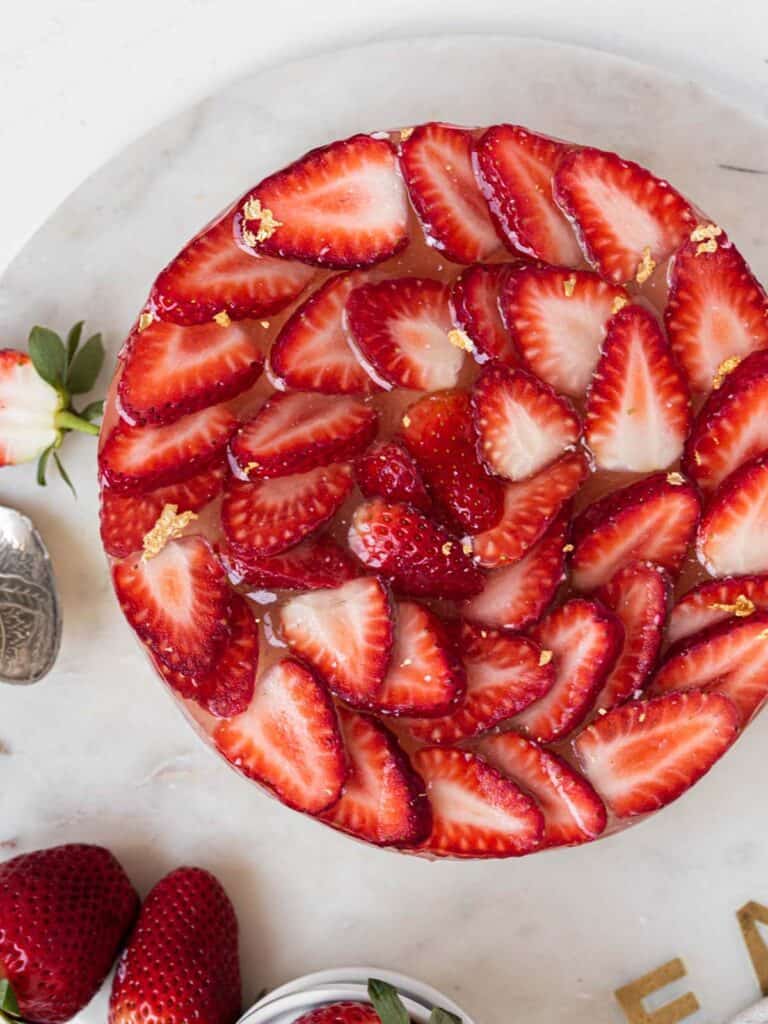 Creamy no-bake strawberry cheesecake with lemon jelly