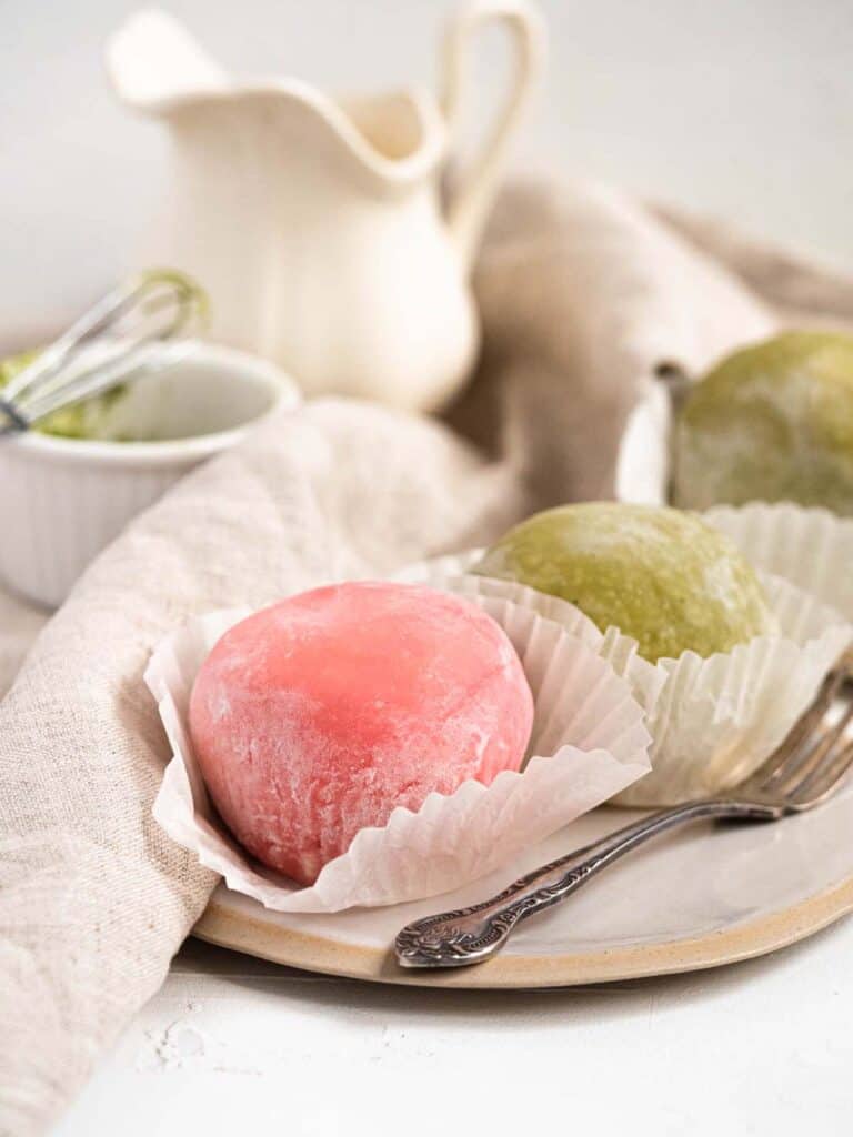 Japanese matcha and raspberry mochi ice cream 