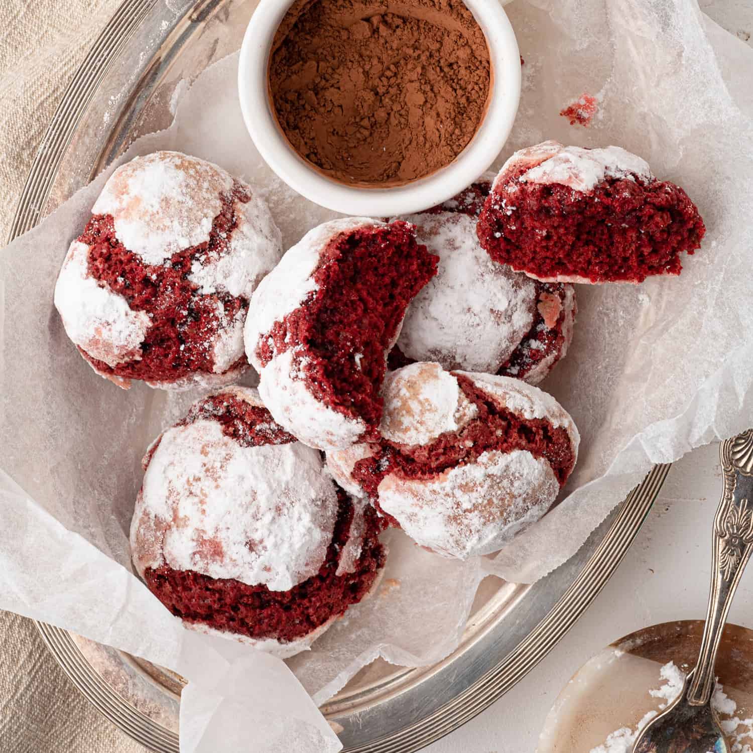 red velvet crinkle cookies coated in powdered sugar