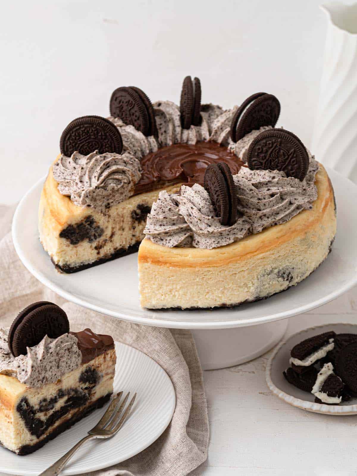 Cookies and Cream Oreo Bakes Cheesecake