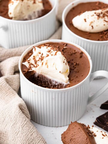 Easy no-bake chocolate mousse with whipped cream and shaved chocolate