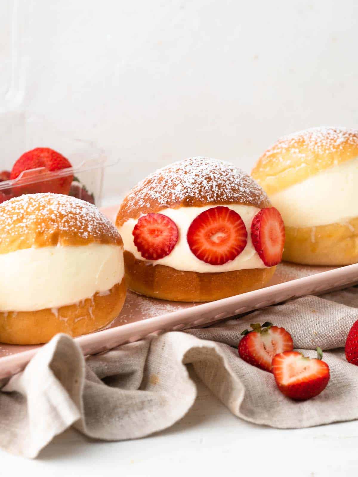 Strawberry cream buns maritozzi