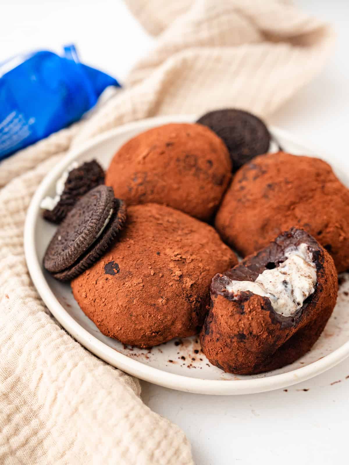 chocolate mochi filled with cookies and cream oreo filling