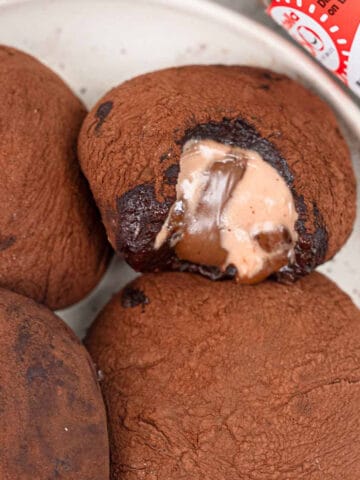 Chocolate mochi filled with nutella cream and nutella