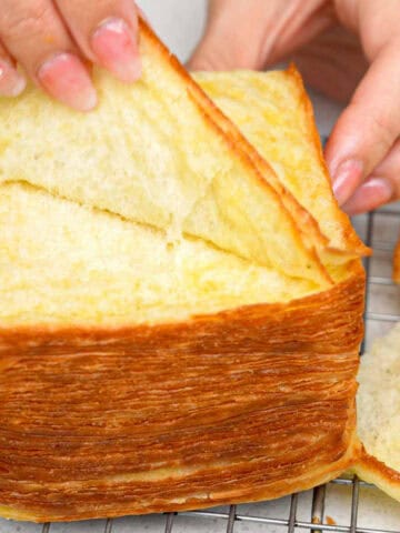 croissant tissue bread
