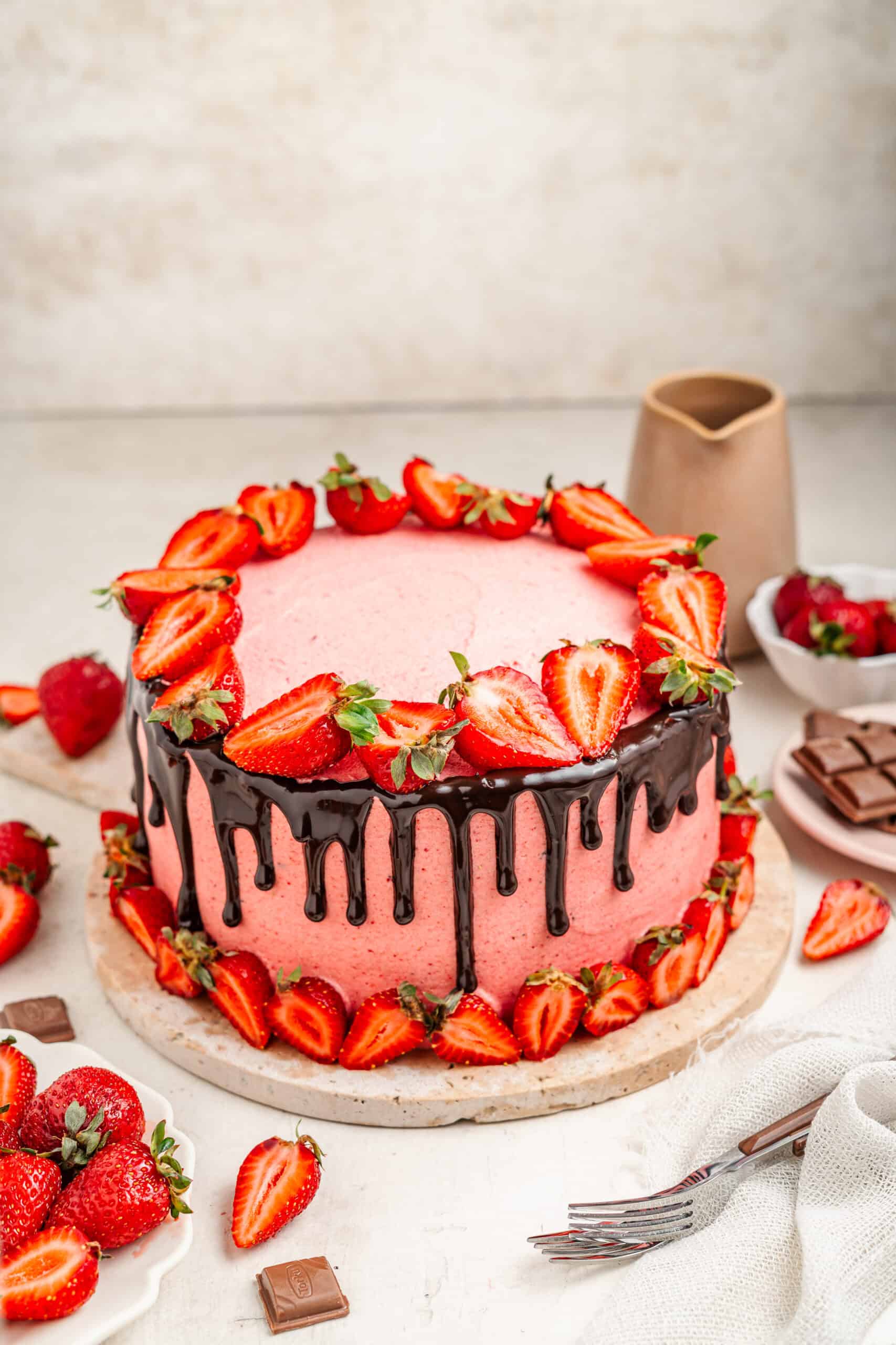 Chocolate strawberry cake side view with a chocolate ganache drip - Catherine Zhang Chocolate strawberry cake side view with a chocolate ganache drip
