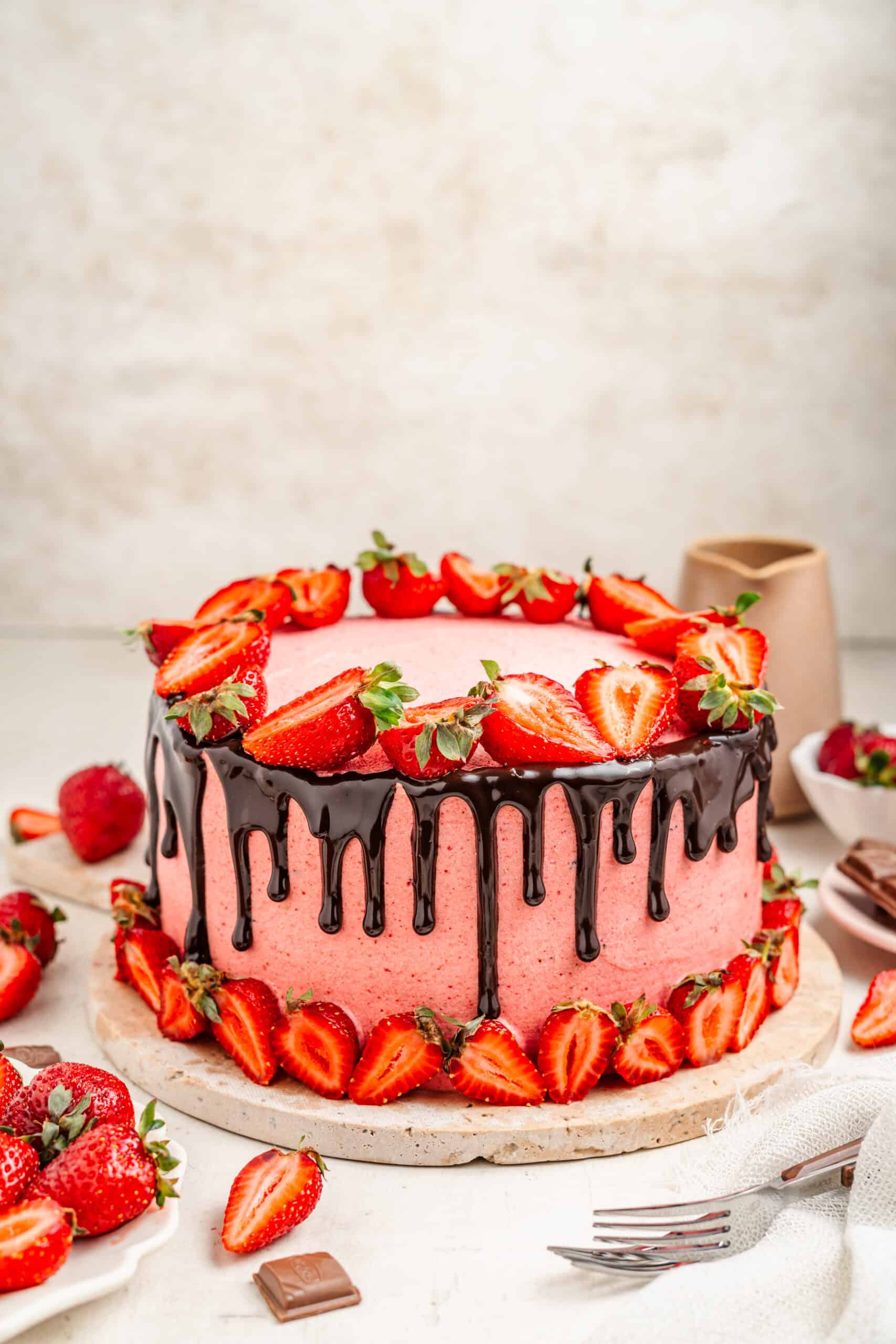 Whole chocolate strawberry cake crowned with fresh strawberries - Catherine Zhang Whole chocolate strawberry cake crowned with fresh strawberries