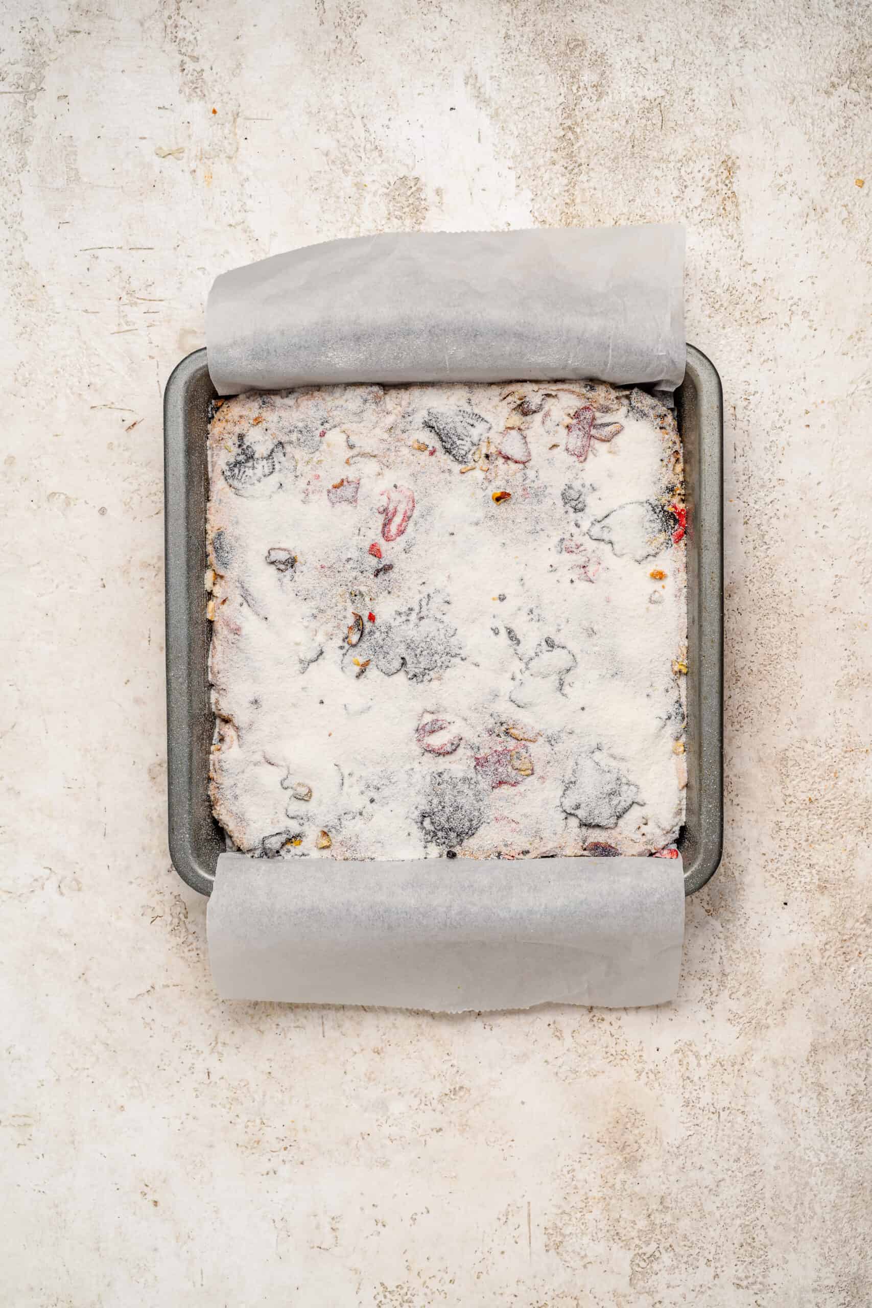 Dusting snowflake crisp with milk powder for a snowy finish - Catherine Zhang Dusting snowflake crisp with milk powder for a snowy finish